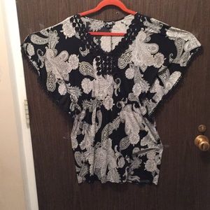 CAFTAN TUNIC IN BLACK-WHITE SLEEVELESS EUC
